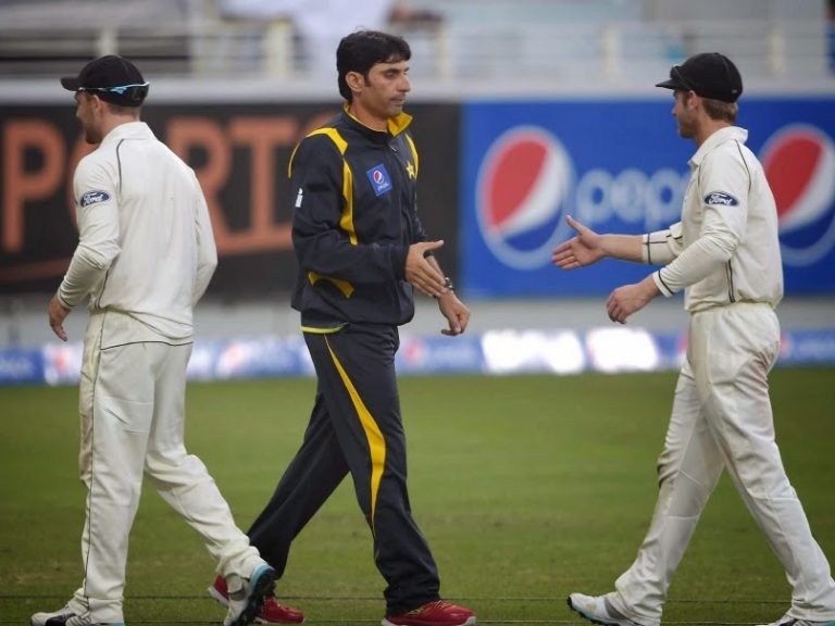 Pakistan Save the Test after 3 quick wickets after the Lunch