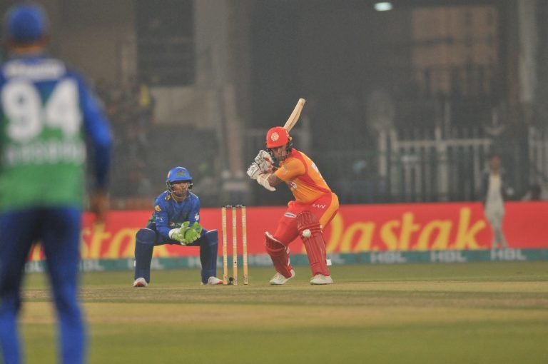 Ronchi, Munro power Islamabad United to eight-wicket win