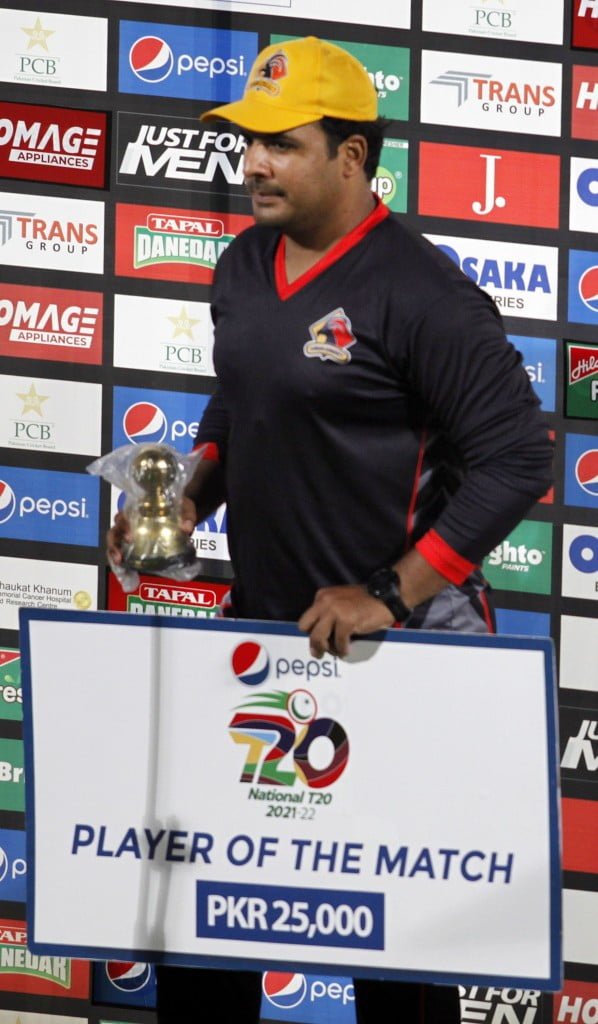Sharjeel Khan with player of the match award